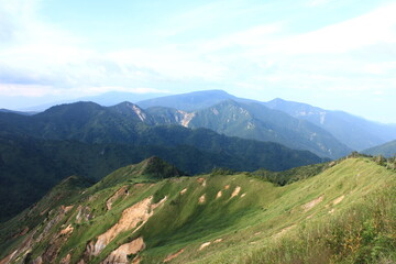 Fototapeta premium 志賀高原の夏。横手山より望む信州の山々。 