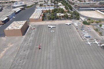 Fototapeta premium Aviones en pista