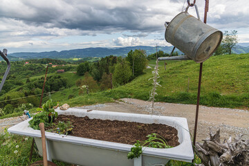 Badewanne mit Gie&szlig;kanne