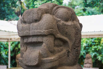 escultura de jaguar elaborado con piedra volcánica como parte de los hallazgos arqueológicos en...