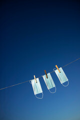 Wash and dry the anti Covid-19 masks