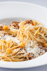 spaghetti with minced meat and chick peas