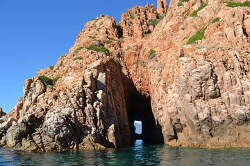 Fototapeta na wymiar cave in the sea