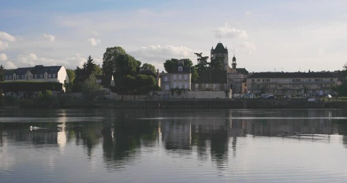 Coll&eacute;giale de Vernon par seine calme