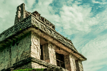 piramide maya en Mexico - obrazy, fototapety, plakaty