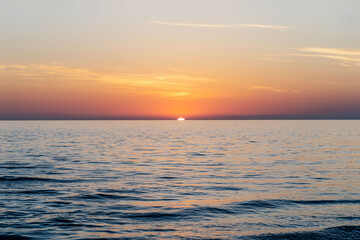 Fototapeta na wymiar Beautiful sunset landscape on the blue sea.