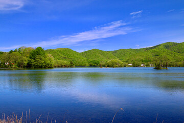 春の曽原湖（裏磐梯・北塩原村）