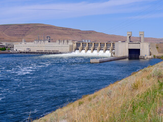 Lower Monument Dam on the Snake River, Washington, USA
