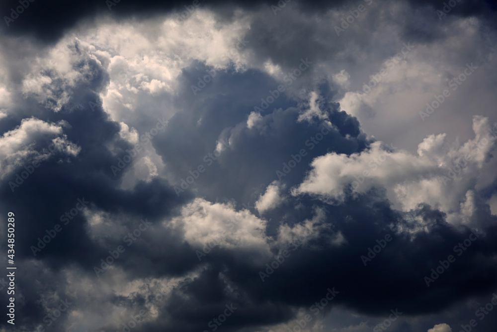 Wall mural stormy cumulus clouds view. dramatic sky before a thunderstorm. dark ominous low clouds. cloudy gloo