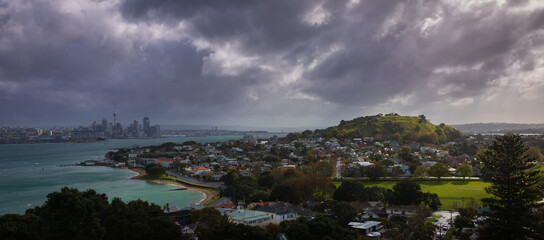 Sunset over Auckland city and North Shore on a cloudy day - obrazy, fototapety, plakaty