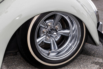 車のタイヤ　ホイール　old  Wheel of the car