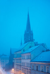 Obraz premium first snow in the early morning in Prague, the city wakes up