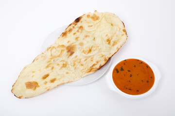 出前のバターチキンカレーとナン