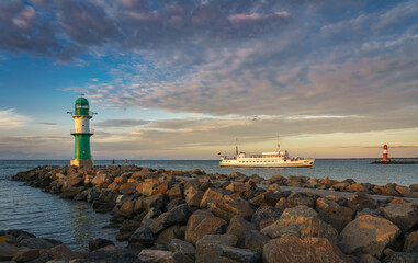 Ostsee, Leuchtturm in Warnemünde