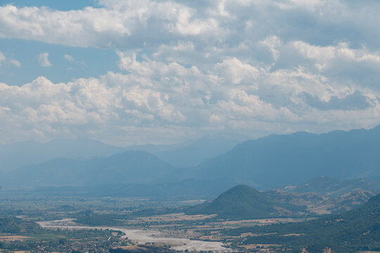 Landschaft mit Gebirge