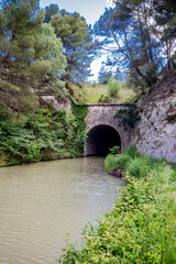 Fototapeta na wymiar Le Tunnel de Malpas du Canal du Midi