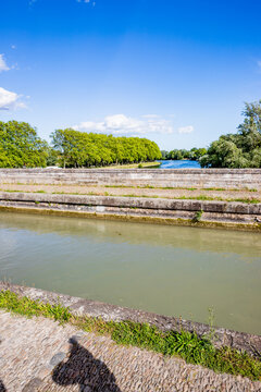 รูปภาพPont-Canal – เลือกดูภาพถ่ายสต็อก เวกเตอร์ และวิดีโอ135 | Adobe Stock