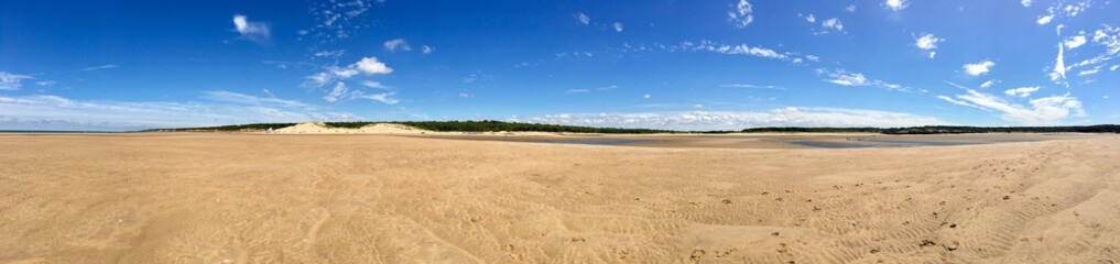Etendue de sable à marée basse Bretagne
