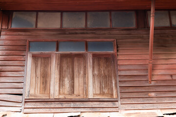 Obraz na płótnie Canvas Thai Wooden Windows, Old vintage style wall Wood house