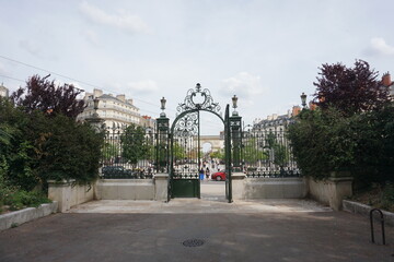 gate 