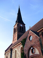 Obraz premium Die evangelischen Kirche im Dorf 