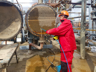 Cleaning of heat exchange equipment with a high-pressure hydraulic unit. Washing the shell and tube...