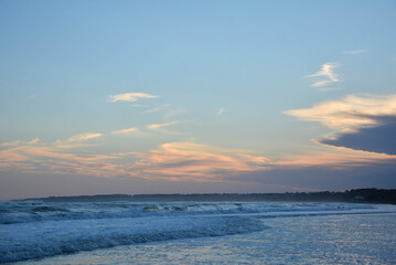 atardecer sobre el mar