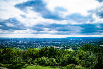 ハイリゲンシュタット駅からカーレンベルクの丘へ　丘から眺めるウィーン市街などの風景