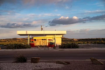 Rolgordijnen Abandoned gas station sits empty along Route 66 at sunset and golden hour © MelissaMN