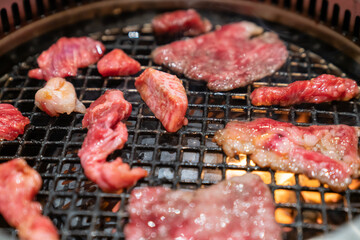 焼肉屋で撮影した美味しそうな焼肉の写真