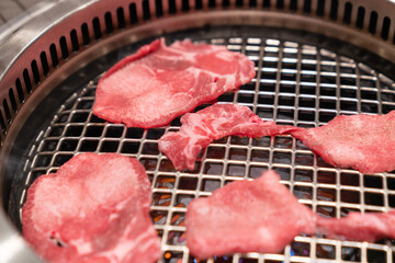 焼肉屋で撮影した美味しそうな焼肉の写真