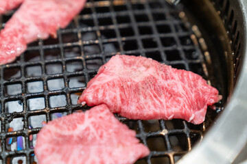 焼肉屋で撮影した美味しそうな焼肉の写真