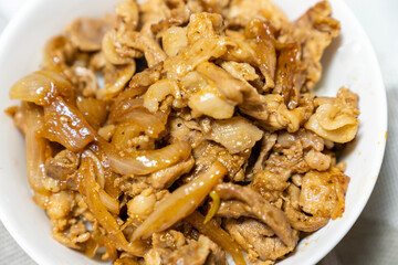 美味しそうな手作り牛丼の写真