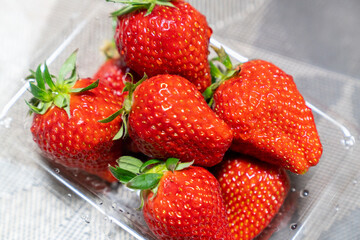 美味しそうなイチゴの写真