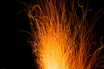 火の粉 sparks