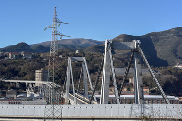 La ricostruzione del ponte di Genova: L'architettura industriale all'avanguardia che sostituisce il disastro del Ponte Morandi