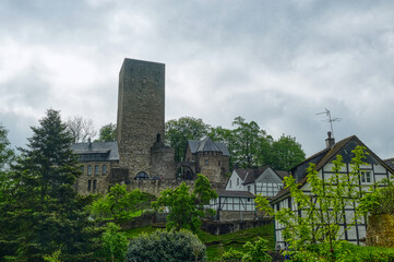 Fototapeta na wymiar Mittelalterliche Burg auf einem Berg in Hattingen Blankenstein