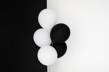 Black and white balloons