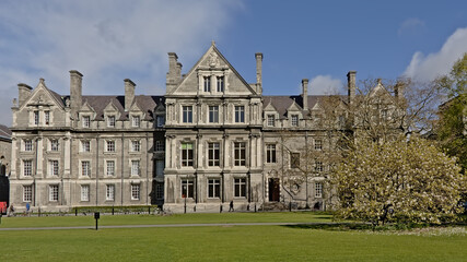 Fototapeta na wymiar University building of Parliament square in Trinity college, Dublin on a sunny spring day 