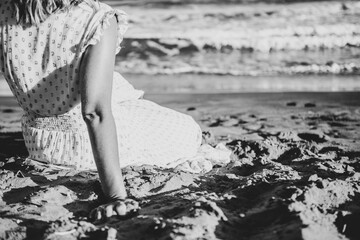 descalzo caminar descalzo playa arena mujer relax descanso