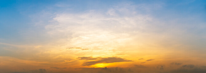 Fototapeta premium The morning sky with fluffy clouds and sunlight.