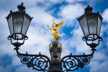 Fototapeta na wymiar view on berlin Victory Column between old street lanterns