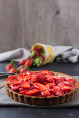 un délicieux gâteau aux fraises
