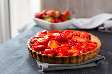 un délicieux gâteau aux fraises