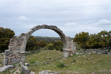 Fototapeta na wymiar Transverse arch ruins of the Conejeras' church, near the Cogotas, at Avila, Spain