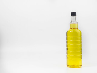 Clear plastic bottle The inside contains a clear yellow liquid, part of the liquid that can be...