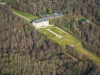 vue aérienne du château de Villarceaux dans le Val d'Oise en France