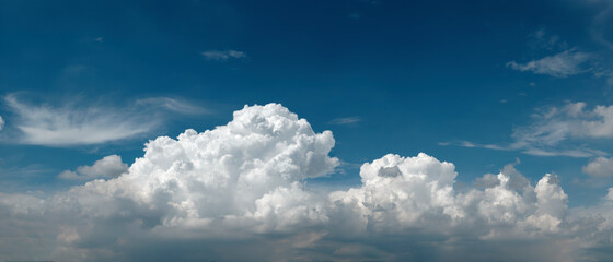 Fototapeta na wymiar Blue sky fluffy cloud panprama