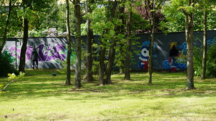 Grafficiarze i graffiti na murze w Polsce. Prawdziwa sztuka współczesna. Zdjęcia z Żor w Polsce - obrazy, fototapety, plakaty