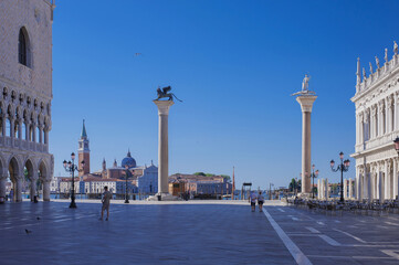 Fototapeta na wymiar empty square San Marco fresh early morning waiting to be floated with tourists